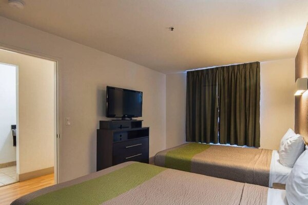 Foto van 1 queensize bed | Mob Acc RI Shwr Nsmk Micfridg - Vakantiehuis in Concord - Facilities