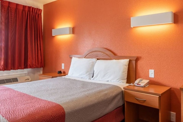 Foto van 1 tweepersoonsbed (queensize) | Niet-roken, koelkast (Micfridge) - BedRoom