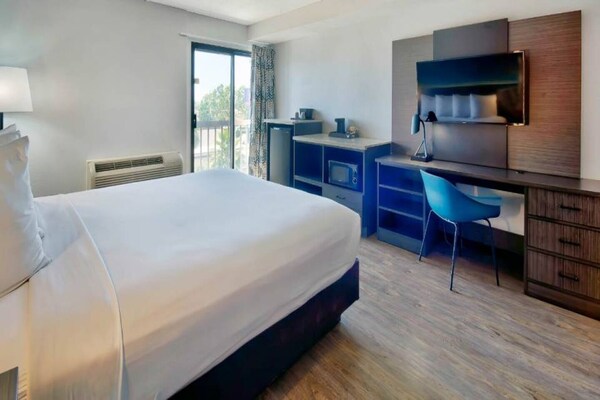 Foto van 1 kingsize bed | Suite, NSMK, slaapbank - Vakantiehuis in Lawndale - BedRoom