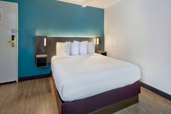 Foto van 1 kingsize bed | Suite, NSMK, slaapbank - Vakantiehuis in Lawndale - BedRoom