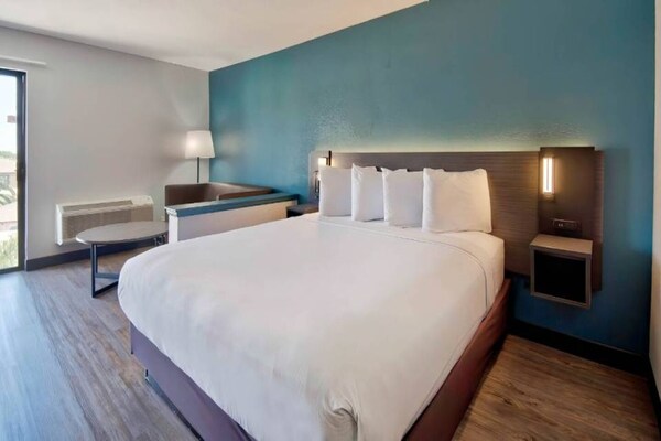 Foto van 1 kingsize bed | Suite, NSMK, slaapbank - Vakantiehuis in Lawndale - BedRoom