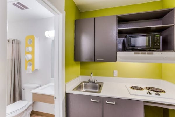 Foto van 1 Queensize Bed | Niet-rokende, Keuken - Vakantiehuis in Jacksonville - BedRoom