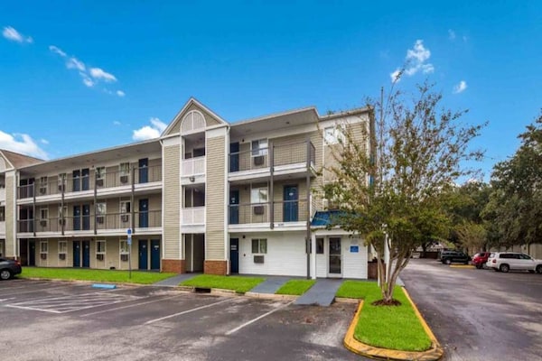 Foto van 1 Queensize Bed | Niet-rokende, Keuken - Vakantiehuis in Jacksonville - ExteriorSummer
