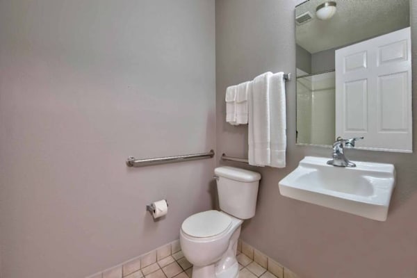 Foto van 1 tweepersoonsbed (Queensize) | Rolstoeltoegankelijk bad (Nsmk) - Facilities