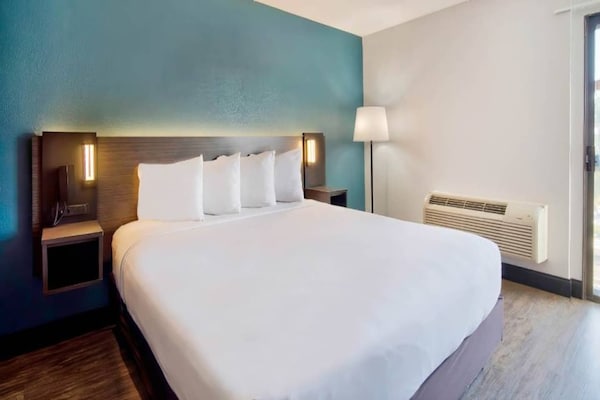 Foto van 1 kingsize bed | Suite, rookvrij - Vakantiehuis in Lawndale - BedRoom