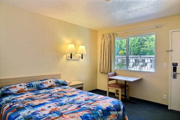 Foto van 1 tweepersoonsbed | Rolstoeltoegankelijke/RI-douche / Luxe - BedRoom