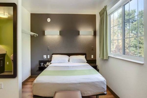 Foto van 1 tweepersoonsbed (queensize) | Magnetron (koelkast) | Roken mogelijk - BedRoom