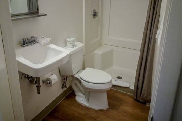 Foto van 1 Volledig Bed | Keuken Roken - Vakantiehuis in Greensboro - BathRoom
