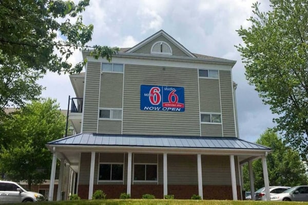 Foto van 1 Queensize Bed | Keuken - Vakantiehuis in Greensboro - ExteriorSummer