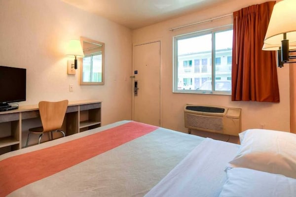 Foto van 1 tweepersoonsbed (geschikt voor mindervaliden) met bad | Westminster - BedRoom