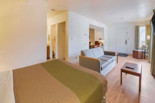 Foto van 1 tweepersoonsbed (queensize) | Toegankelijke douche (ADA/RI) / Rookvrij - BedRoom