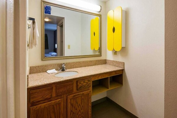 Foto van 1 tweepersoonsbed (queensize) | Roken mogelijk - Vakantiehuis in Greensboro - BathRoom
