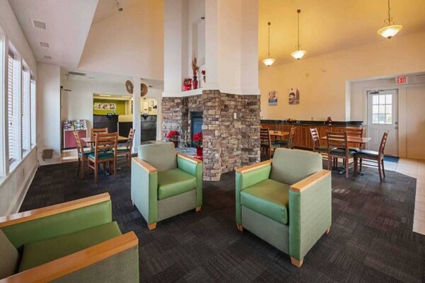 Foto van 1 tweepersoonsbed (queensize) | Roken mogelijk - Vakantiehuis in Greensboro - FloorPlan