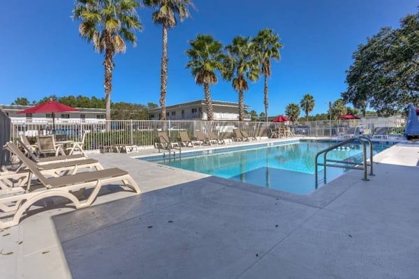 Foto van 1 tweepersoonsbed (Queensize) | Suite | Kissimmee - Vakantiehuis in Kissimmee - Pool