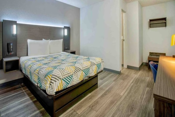 Foto van 1 tweepersoonsbed | Toegankelijk voor mindervaliden | Badkuip - BedRoom