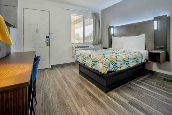 Foto van 1 tweepersoonsbed | Toegankelijk voor mindervaliden | Badkuip - BedRoom