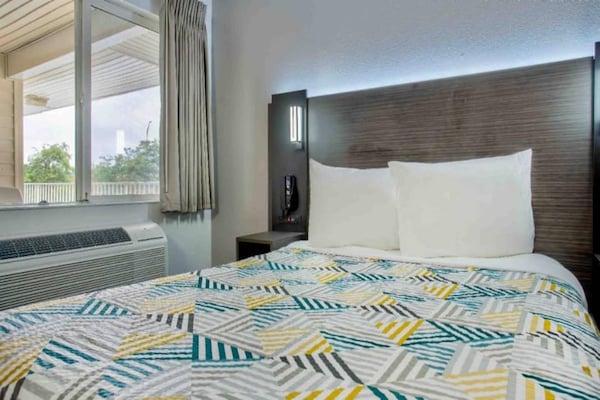 Foto van 1 tweepersoonsbed | Toegankelijk voor mindervaliden | Badkuip - BedRoom