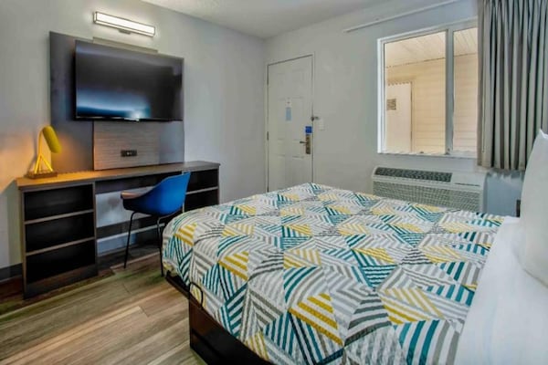 Foto van 1 tweepersoonsbed | Toegankelijk voor mindervaliden | Badkuip - BedRoom