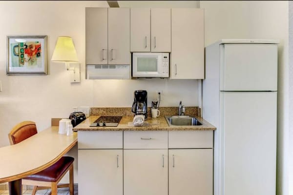 Foto van 1 tweepersoonsbed (queensize) | Magnetron (koelkast), Roken toegestaan - Kitchen