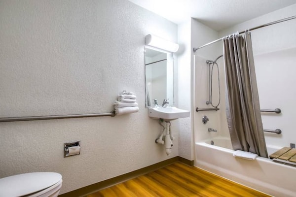 Foto van 1 tweepersoonsbed | Toegankelijk voor mindervaliden/bad - Facilities