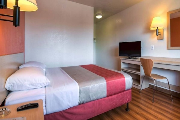 Foto van 1 tweepersoonsbed | Toegankelijk voor mindervaliden/bad - BedRoom