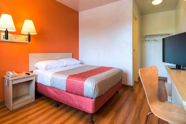 Foto van 1 tweepersoonsbed | Toegankelijk voor mindervaliden/bad - BedRoom