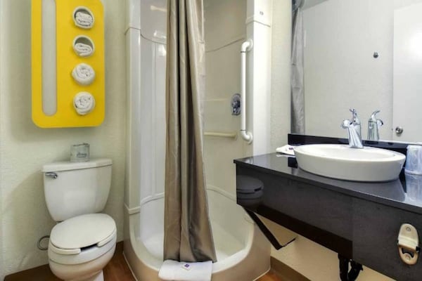 Foto van 1 tweepersoonsbed (Queensize) Nsmk | Westminster - Vakantiehuis in Westminster - BathRoom