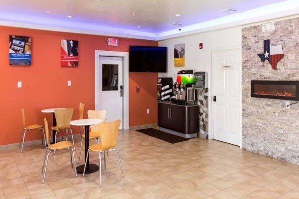 Foto van 1 kingsize bed | zakelijk, roken toegestaan, - Vakantiehuis in Houston - Facilities
