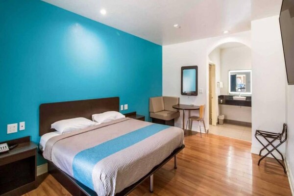 Foto van 1 kingsize bed | zakelijk, roken toegestaan, - Vakantiehuis in Houston - BedRoom