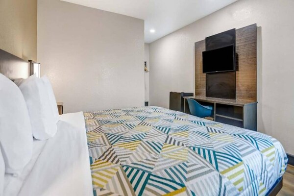 Foto van 1 kingsize bed | Roken toegestaan, minikoelkast - Vakantiehuis in San Bernardino - BedRoom