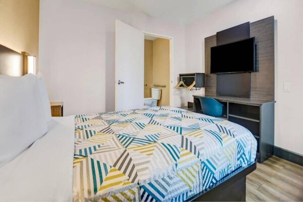 Foto van 1 kingsize bed | Roken toegestaan, minikoelkast - Vakantiehuis in San Bernardino - BedRoom