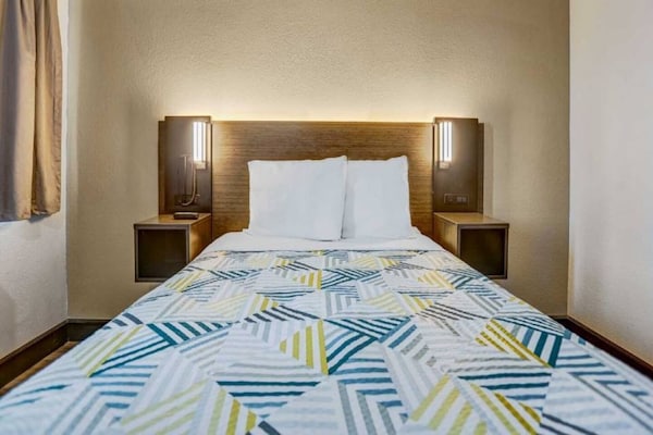 Foto van 1 kingsize bed | Roken toegestaan, minikoelkast - Vakantiehuis in San Bernardino - Facilities