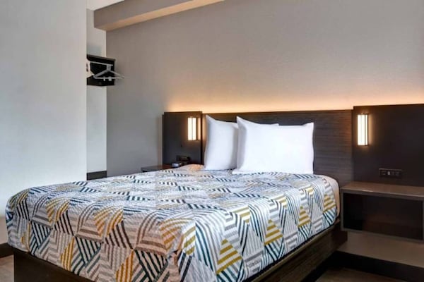 Foto van 1 tweepersoonsbed (queensize)|Toegankelijk voor mindervaliden|Badkuip|Keuken - BedRoom