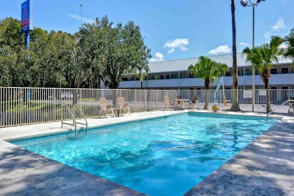 Foto van 1 tweepersoonsbed (queensize) | Rookvrij, Keuken - Vakantiehuis in Jacksonville - Pool