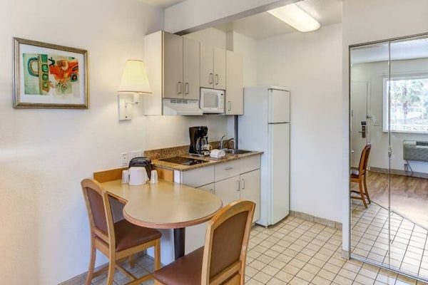 Foto van 1 tweepersoonsbed (queensize) | Rookvrij - Vakantiehuis in Kissimmee - Kitchen