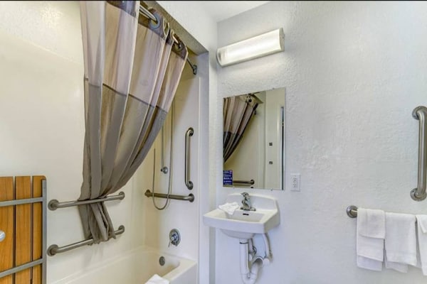 Foto van 1 tweepersoonsbed (queensize) | Rookvrij - Vakantiehuis in Kissimmee - BathRoom