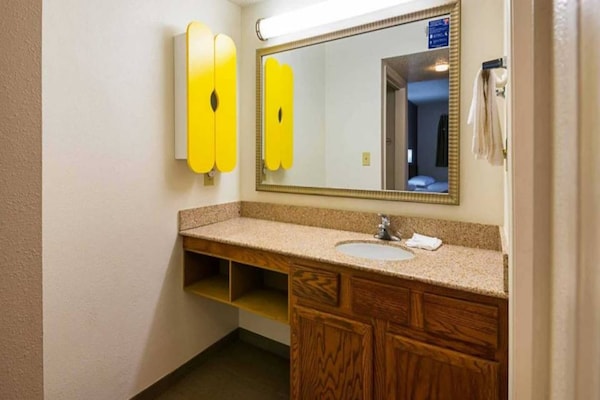 Foto van 1 tweepersoonsbed (Queensize) | Premium, Micfridge - BathRoom