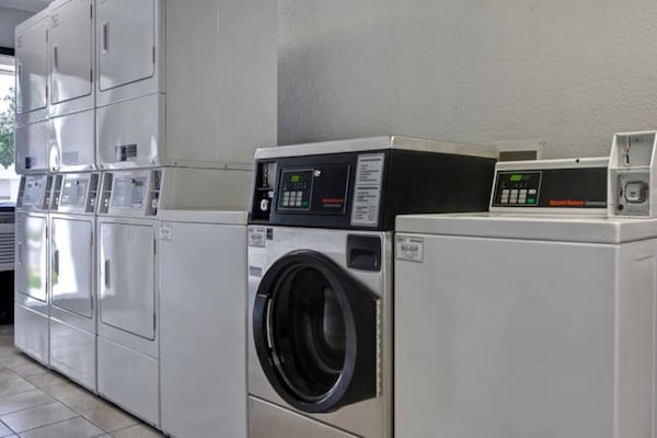 Foto van 1 kingsize bed | Rookvrij, Keuken - Vakantiehuis in Jacksonville - Facilities