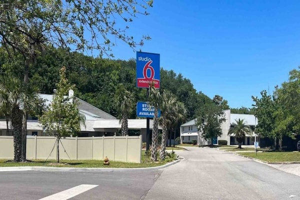 Foto van 1 kingsize bed | Rookvrij, Keuken - Vakantiehuis in Jacksonville - Facilities