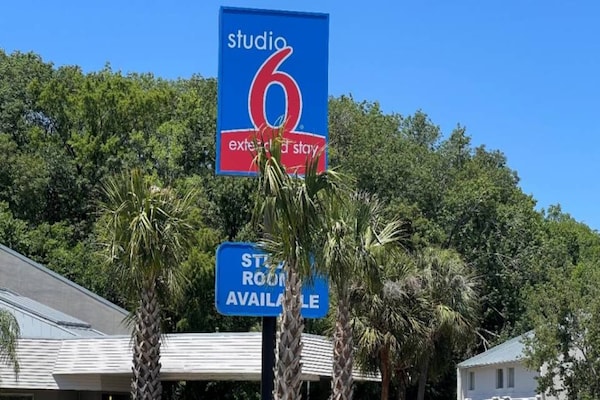 Foto van 1 kingsize bed | Rookvrij, Keuken - Vakantiehuis in Jacksonville - Facilities