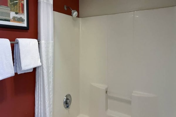 Foto van 1 kingsize bed | Suite, rookvrij - Vakantiehuis in Barstow - BathRoom