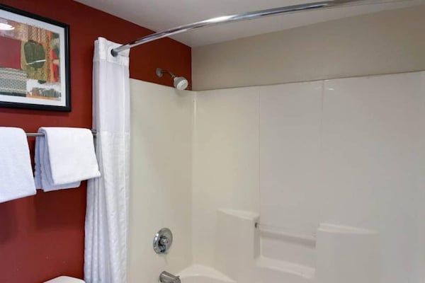 Foto van 1 kingsize bed | Suite, rookvrij - Vakantiehuis in Barstow - BathRoom