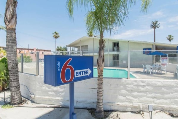 Foto van 1 Queensize Bed | Niet-rokende, Mini Koelkast - Vakantiehuis in Bakersfield - Facilities
