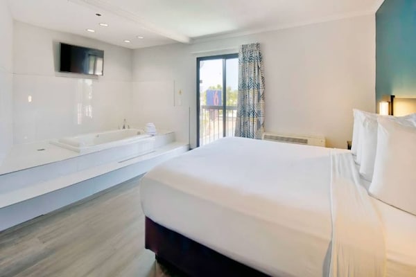 Foto van 1 kingsize bed | Rookvrij, bubbelbad - Vakantiehuis in Lawndale - BathRoom