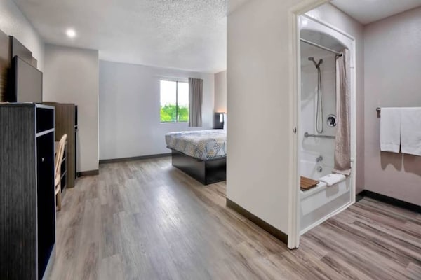 Foto van 1kingsize bed|Toegankelijk voor mindervaliden,NSMK - BedRoom