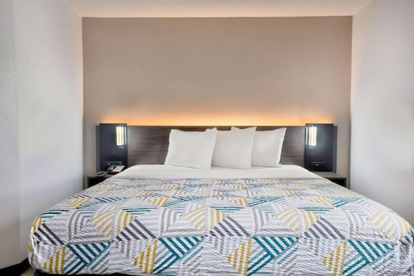 Foto van 1kingsize bed|Toegankelijk voor mindervaliden,NSMK - BedRoom