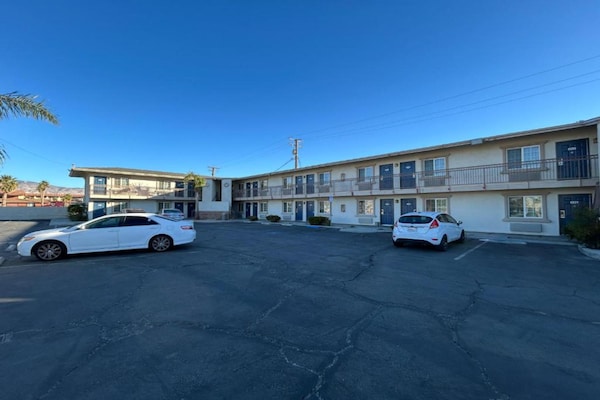 Foto van 1 kingsize bed|Mobiliteit|RI Shwr|Mickoelkast - Vakantiehuis in Mojave - Outdoor