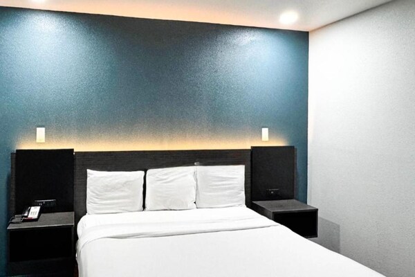 Foto van Queensize bed | Toegankelijk | Bad | Magnetron - Vakantiehuis in Barstow - BedRoom