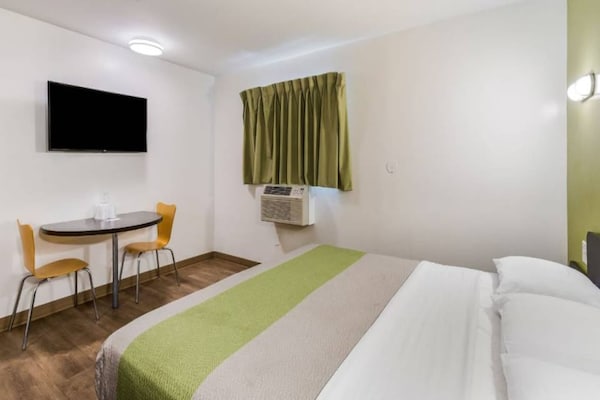 Foto van 1 tweepersoonsbed (queensize) | Roken mogelijk - Vakantiehuis in Jacksonville - BedRoom