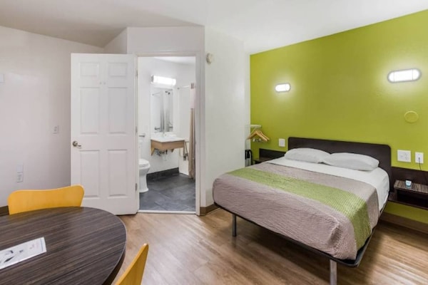 Foto van 1 tweepersoonsbed (queensize) | Roken mogelijk - Vakantiehuis in Jacksonville - BedRoom